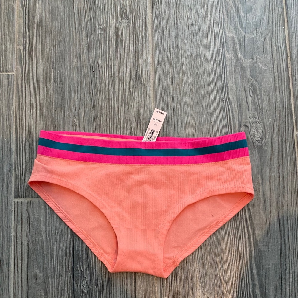 victoria’s secret hip hugger panties NWT